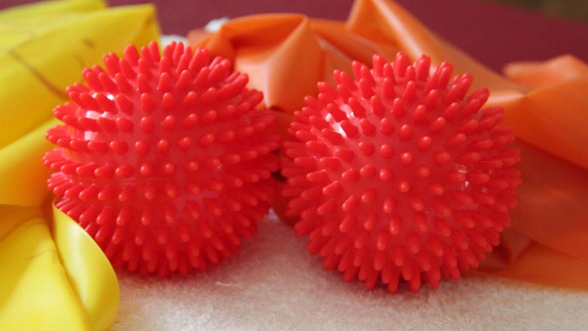 dieter-geier-praxis-fuer-physiotherapie-igelbaelle-zum-massieren